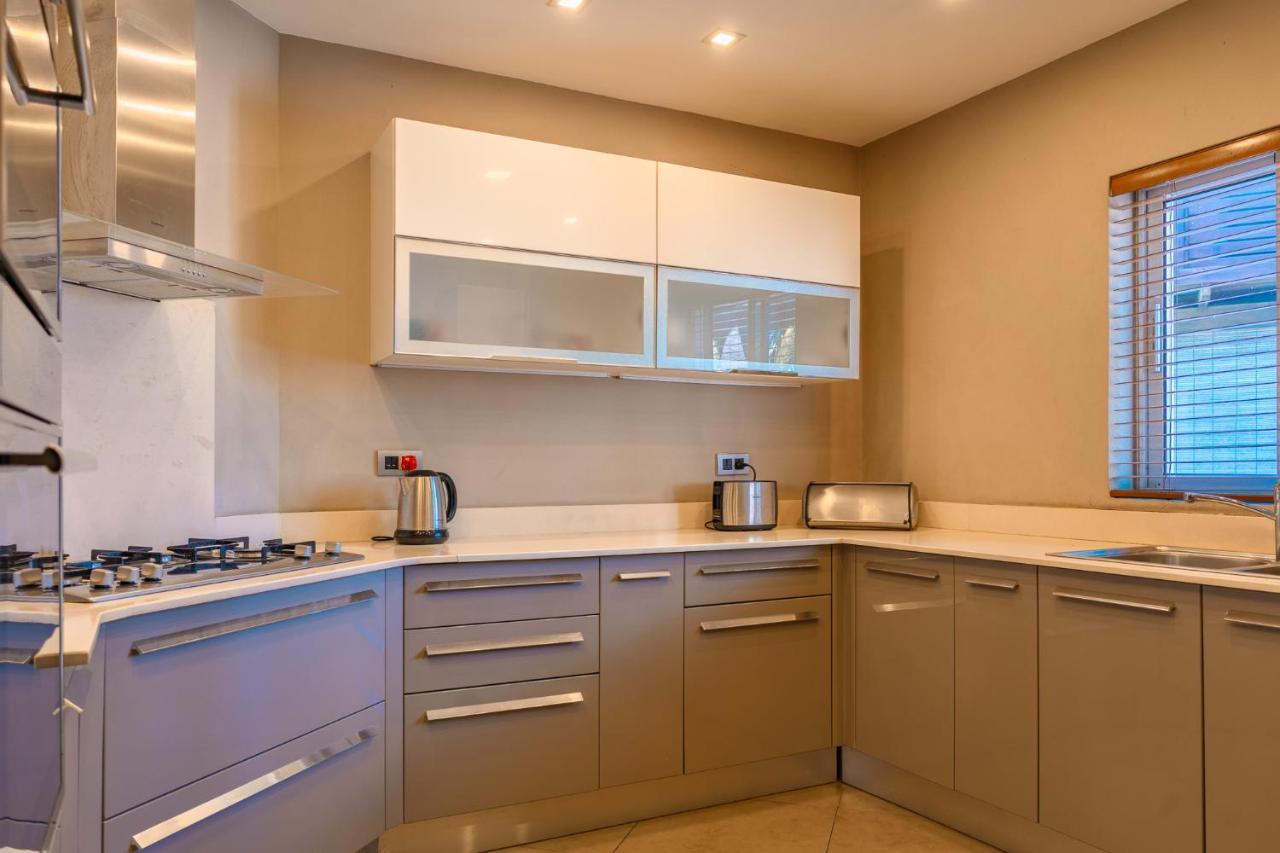 Beachfront Luxurious Stunning Sunset Boulevard Apartment, Grand Bay Ngoại thất bức ảnh