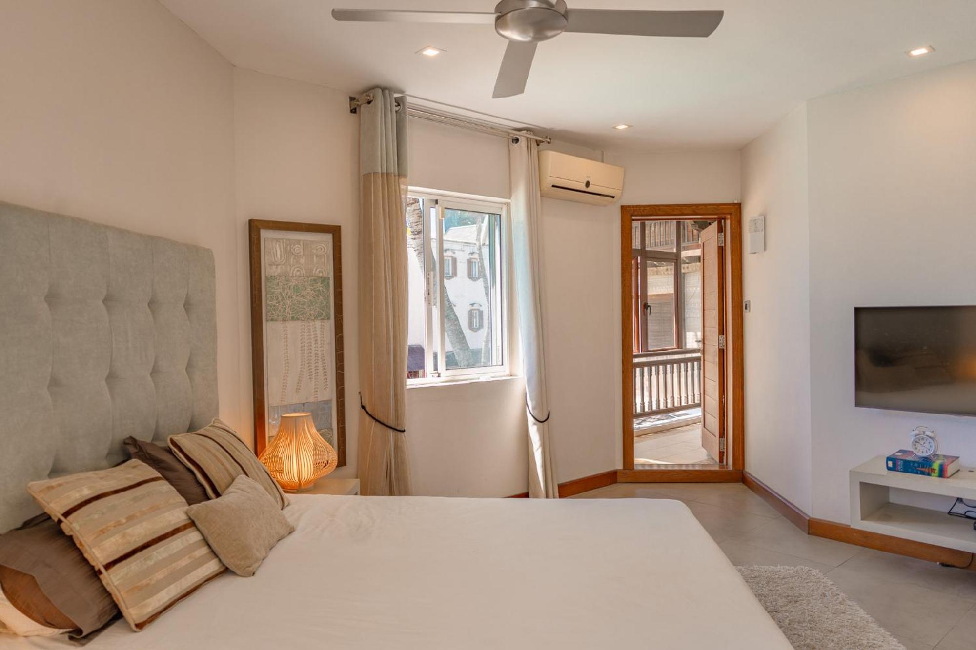Beachfront Luxurious Stunning Sunset Boulevard Apartment, Grand Bay Ngoại thất bức ảnh